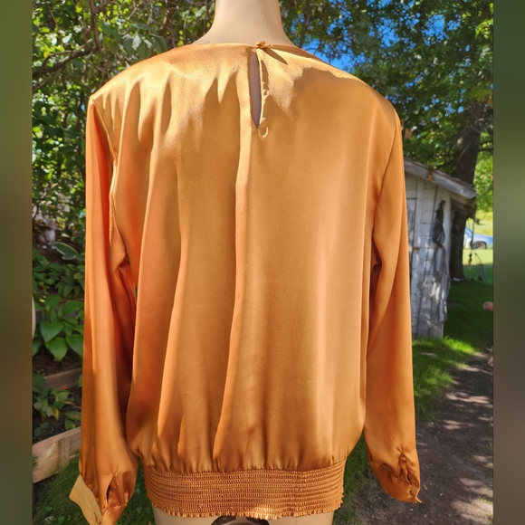 Gold satiny blouse - Picture 6 of 9